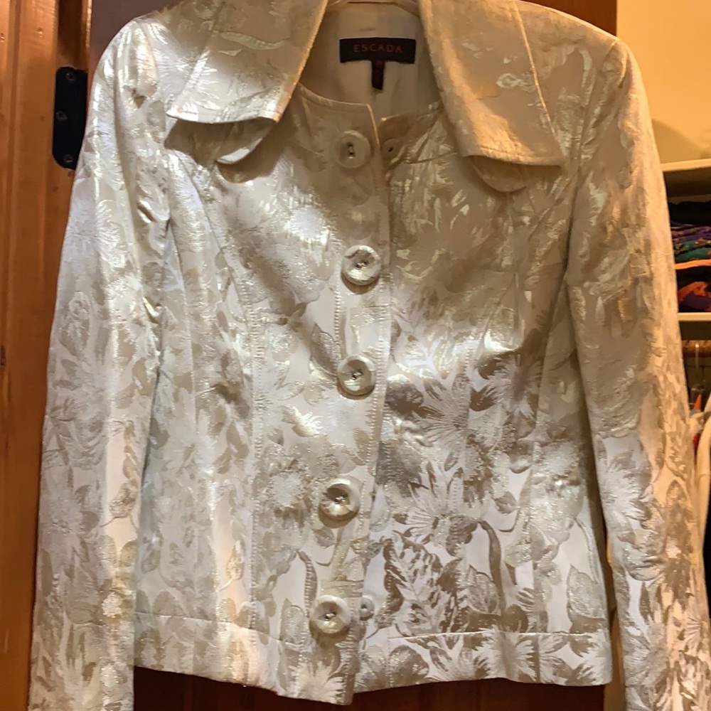 Escada Gold Suite
